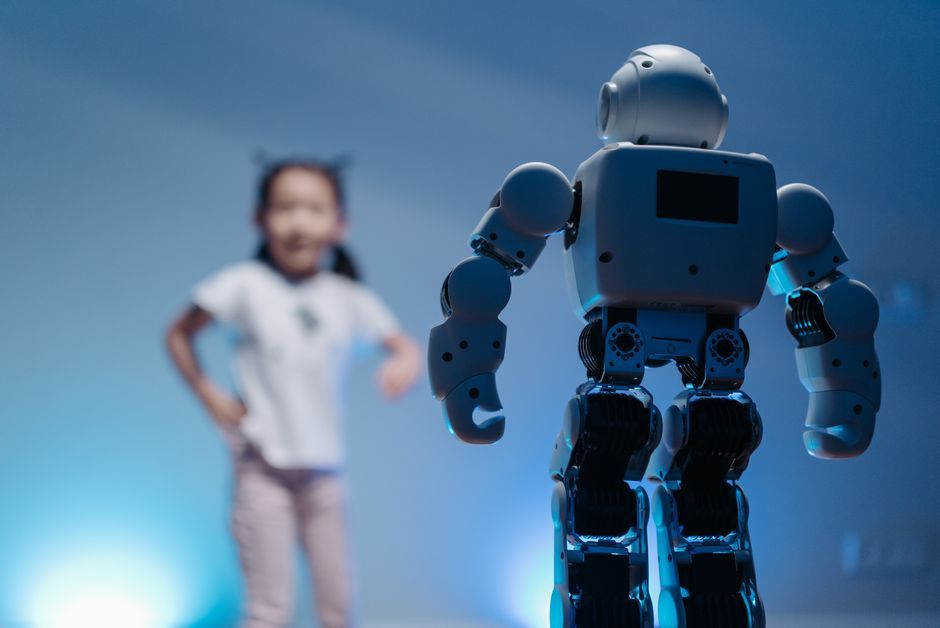 我把 WorkBuddy 当成素材中台之后,单点 AI 终于不用挨个试了