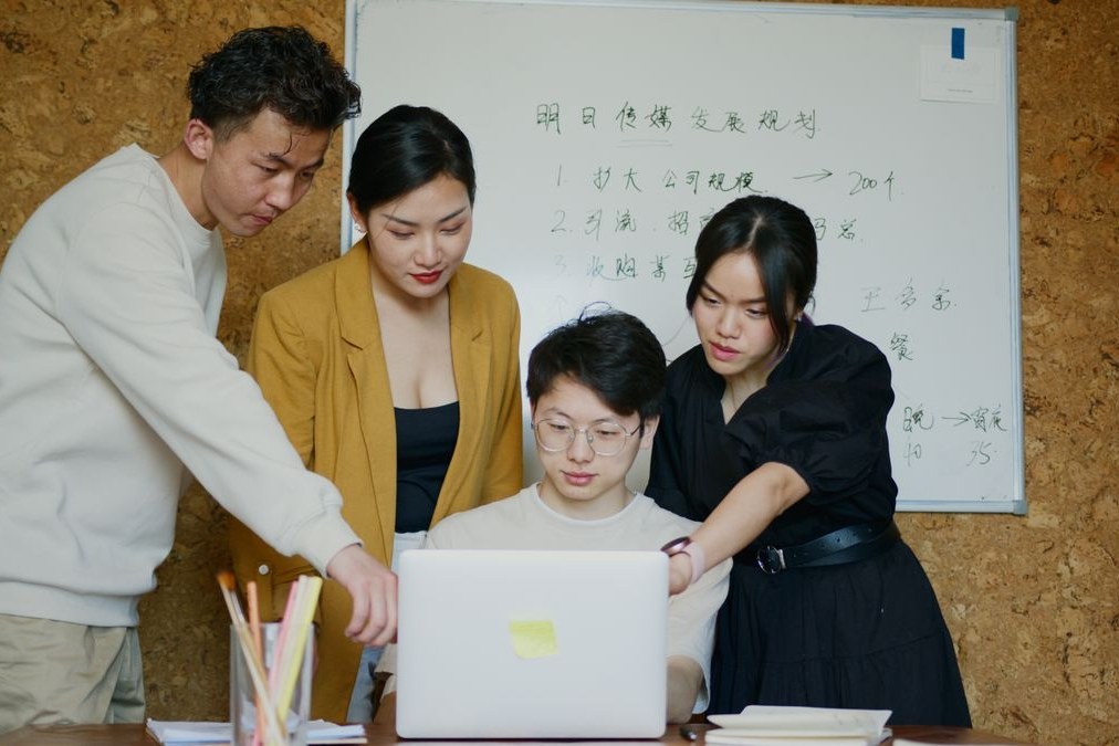 拿 WorkBuddy 跟贸译 AI 比了一圈,我发现它们抢的根本不是同一碗饭